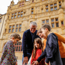 Jeu de piste : La Mission Fil d’Or
Partez à la découverte de la ville autrement avec une aventure à vivre en famille !
Chaque nuit, les vilains sortent de leur cachette pour voler l’or de la ville…
Saurez-vous les arrêter ?
Formez votre équipe et munissez-vous du sac de mission pour résoudre les énigmes et mener l’enquête ?
Tarif : 15
Disponible à l’Office de Tourisme sans réservation
DSL.71-G.ROBERT-FAMY