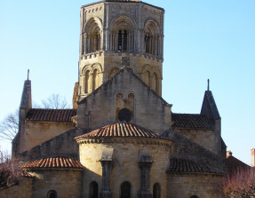 Eglise romane de Semur en Brionnais