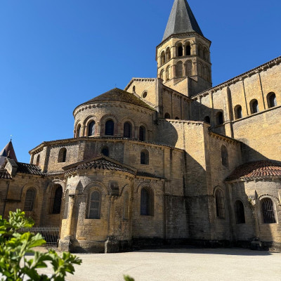 Bienvenue dans notre pellicule du mois d’avril
1. Le Chevet sous le soleil de printemps ?
2. Shooting chez nos prestataires
3. Notre lancement de saison
4. Visite guidée avec dégustation
5. Venir à vélo avec le soleil
6. Lancement de saison du département ?
7. Le nouveau Tote Bag en boutique