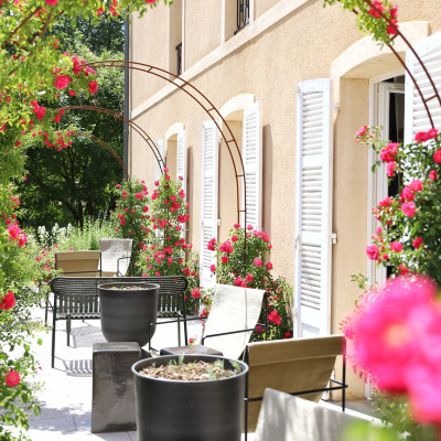 Laissez-vous séduire par le charme de l’Hôtel le Prieuré, au cœur de Paray-le-Monial, et tentez de remporter une expérience à partager à deux !
À gagner :
? Une visite de Paray-le-Monial pour 2 personnes avec paraylemonial_tourisme
? Un repas pour 2 personnes au restaurant la Bourbince (menu 2 plats, hors boissons) à l' hotel_le_prieure_paray
Une belle occasion de découvrir le patrimoine, l’atmosphère unique de la ville et de profiter d’un moment gourmand dans un cadre ressourçant.
Pour participer :
1?? Suivez hotel_le_prieure_paray et paraylemonial_tourisme
2?? Invitez la personne avec qui vous aimeriez profiter de cette expérience en commentaire !
Bonus : Partagez cette publication en story en nous identifiant
Fin du concours le 14 juin 2026 à 23h59.
Le gagnant sera tiré au sort et annoncé en story le 15 juin 2026.
Bonne chance à tous !
Règlement du concours : https://cutt.ly/tt0ygP32