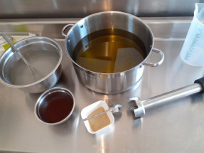 Atelier "Je fais mes savons en saponification à froid" - Bulles d'autrefois